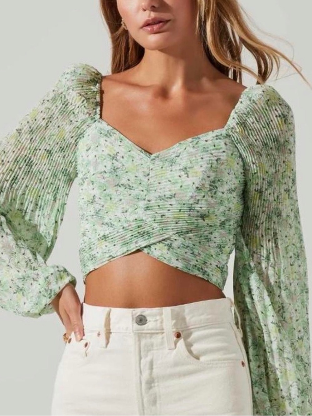ASTR The Label Green Floral Twist Front Long Sleeve Crop Top - Size Small